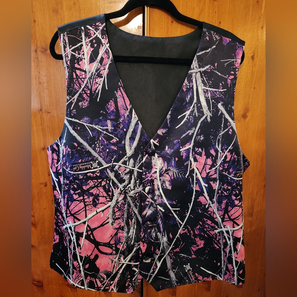 Men's 4 Button Camo Vest size XL